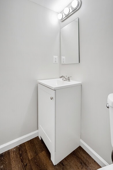 Building Photo - 1340 Pontiac Ave