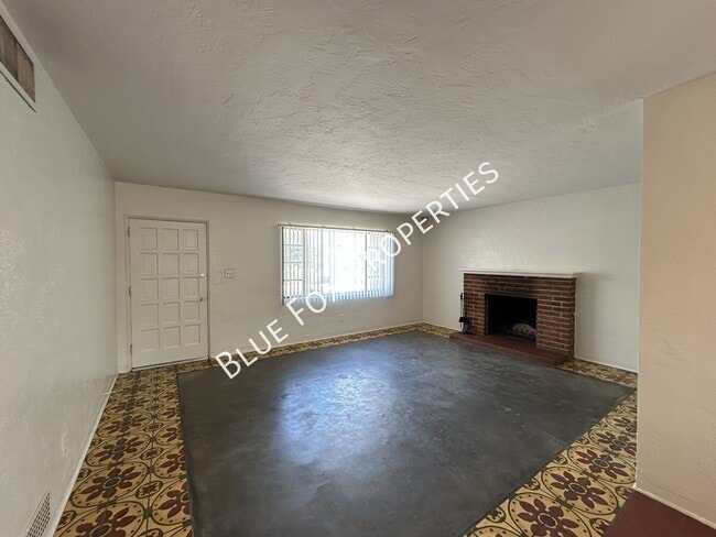 Building Photo - 1448 E Waverly St