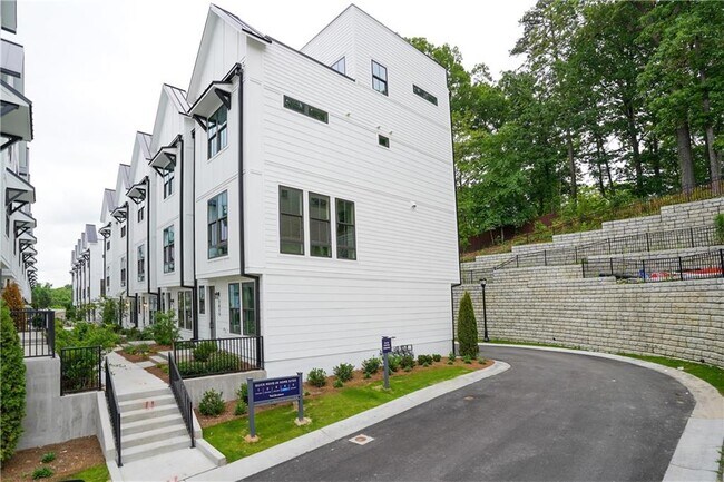 Primary Photo - 1815 Gotham Ln NE
