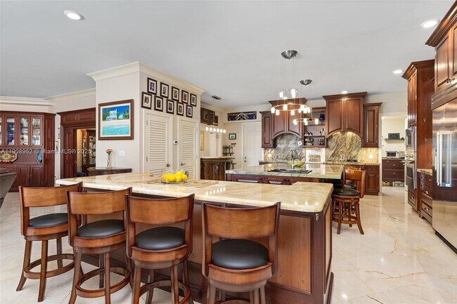 Building Photo - 70 Bay Colony Ln