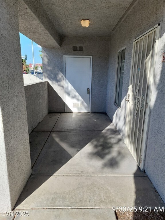 Building Photo - 6014 Vegas Dr
