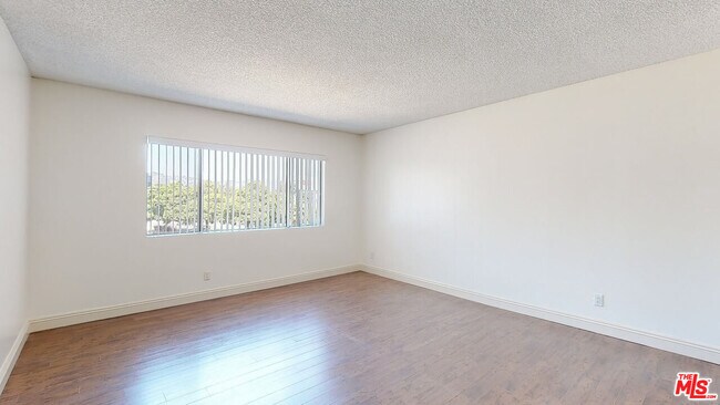 Building Photo - 144 N Hamilton Dr