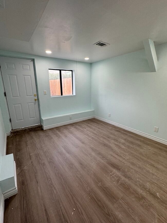 Building Photo - 1449 S Mayfair Ave