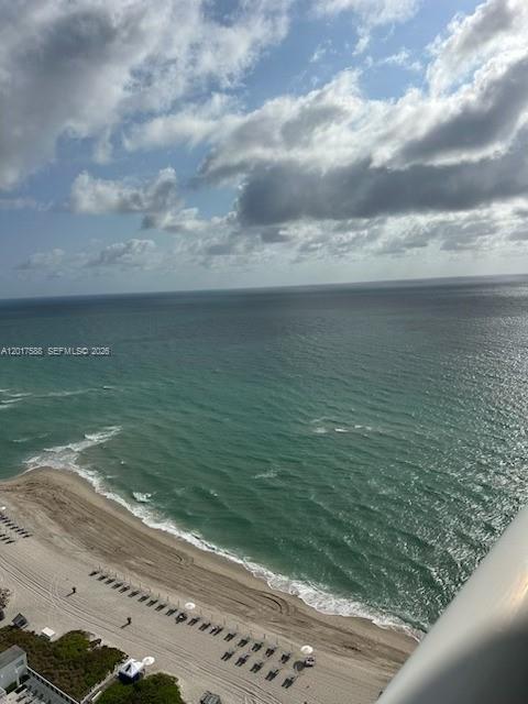 Building Photo - 15811 Collins Ave