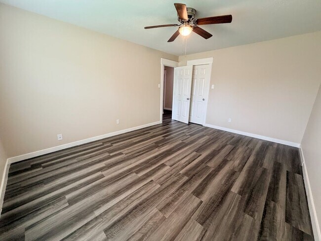 Building Photo - Spacious 3-Bedroom House in Lake Charles - Huge Backyard & Storage Shed