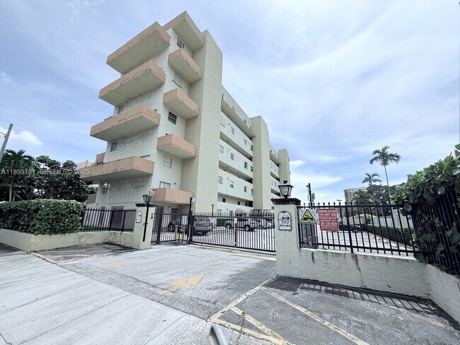 Building Photo - 300 NW 42nd Ave