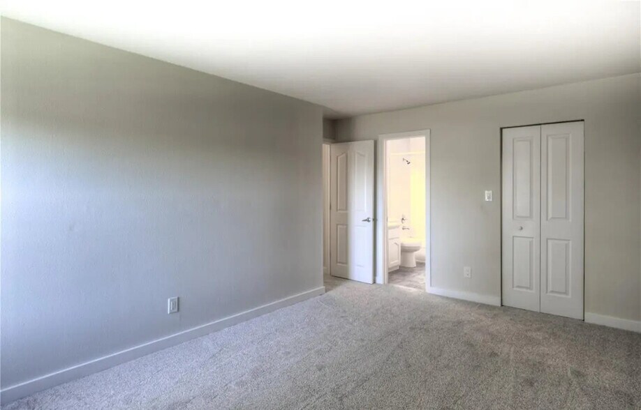 Building Photo - 10150 E Virginia Ave