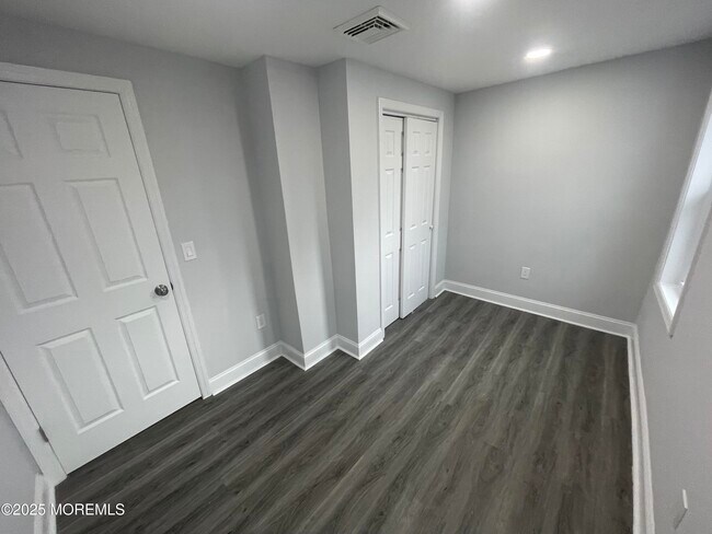 Building Photo - 405 Myrtle Ave