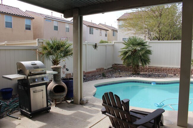 Building Photo - BEAUTIFUL 4 BEDROOM HOME WITH A POOL!