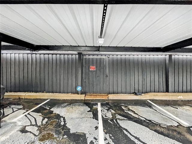Building Photo - 5934 Sandhurst Ln