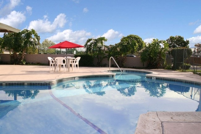 Pool - Lanai Village Apartments