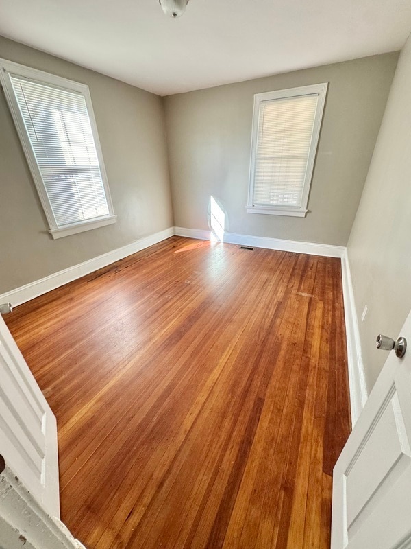 Building Photo - 623 E Gladstone Ave