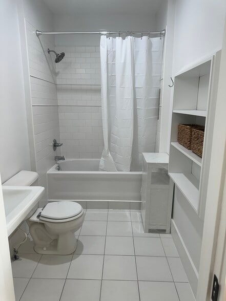 Building Photo - 418 Pleasant St