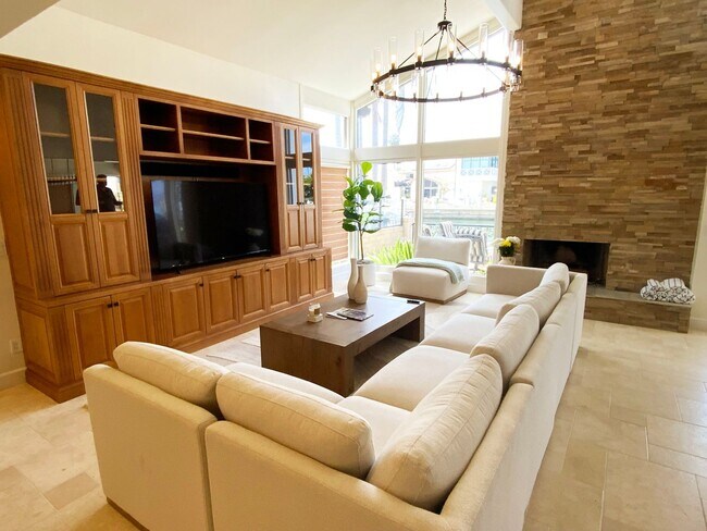 Building Photo - Vacation Home on the Channel Available July 15-Aug 15