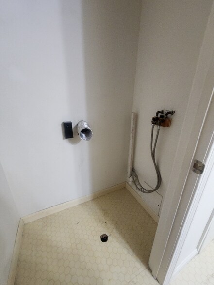 Building Photo - 91 Forest Dr