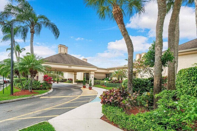 Building Photo - 16700 Willow Creek Dr