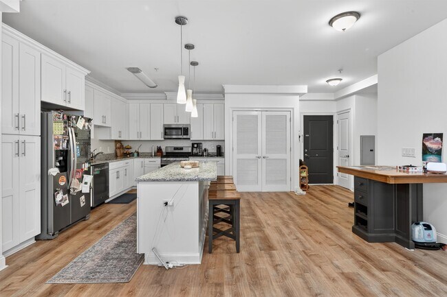 Building Photo - 140 36th St