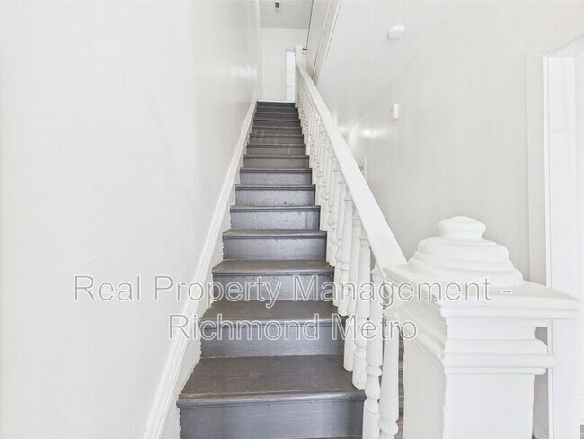 Building Photo - 1610 N 28th St