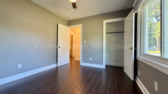 Building Photo - 366 Lullwater Dr