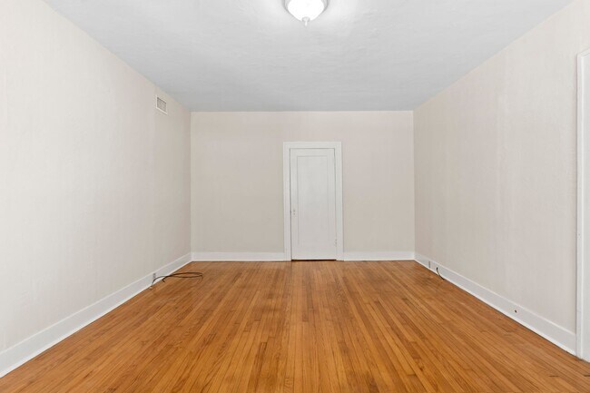 Building Photo - 526 Pershing Ave