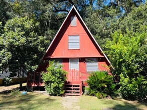 Building Photo - Really Cool A frame house off North Monroe