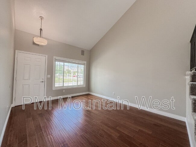 Building Photo - 499 N 200 W