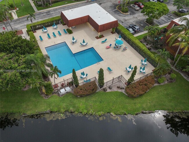 Building Photo - 9977 NW 6th Ct