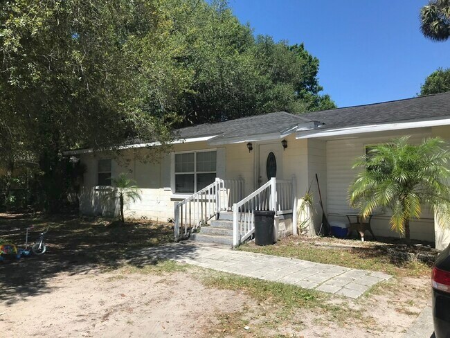 Building Photo - 1331 S Summerlin Ave