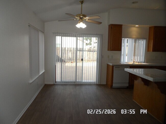 Building Photo - 3 Bedrooms, 2 Bathrooms, Approx 1582 sq. ft., 2 Car Garage, Fenced Back Yard, Rock-scaped Front Y...