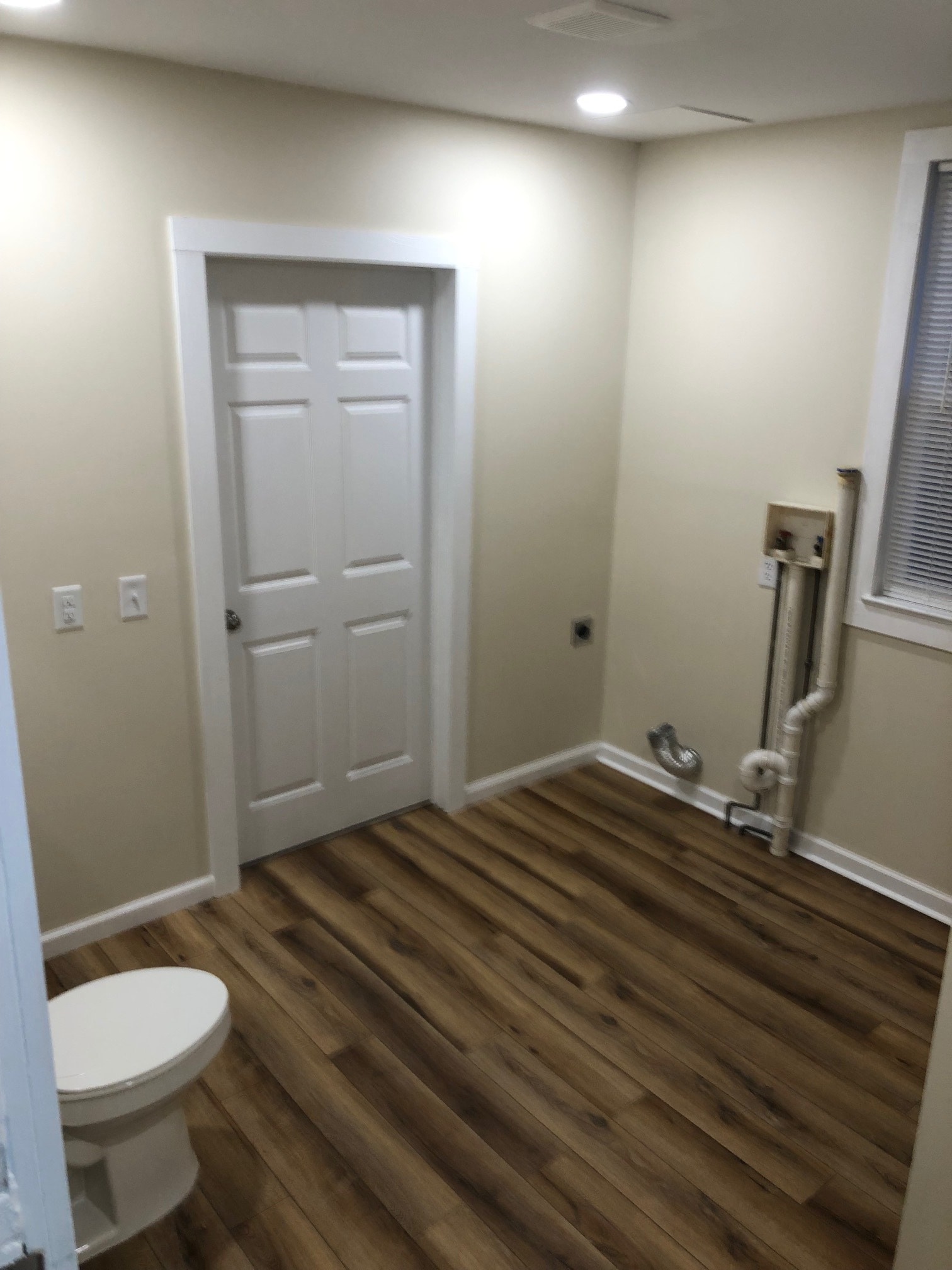 half bath/laundry room - 130 Kenwood Ave