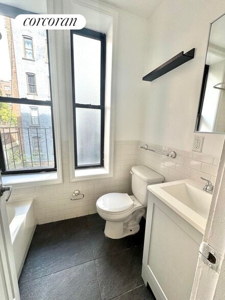 Building Photo - 509 E 81st St