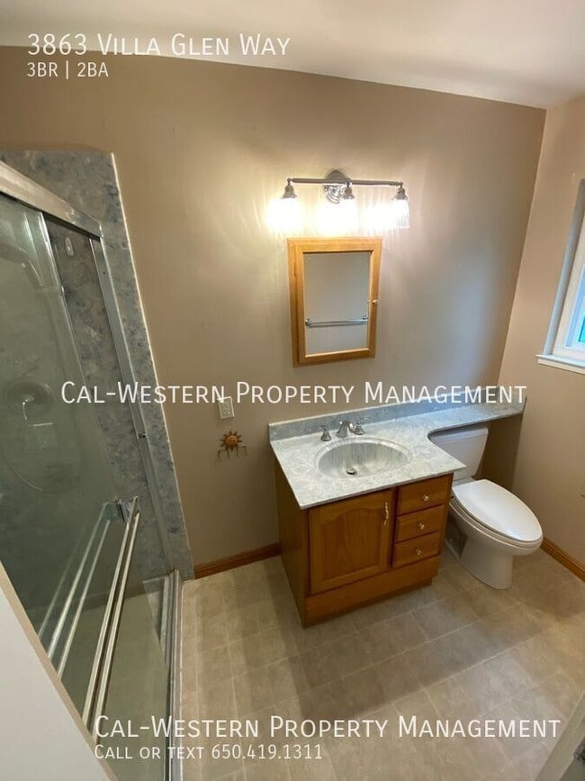 Building Photo - 3863 Villa Glen Way