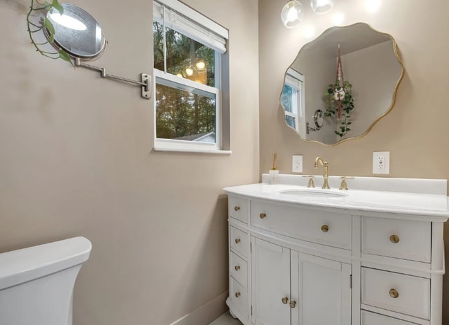 Building Photo - 1310 E 7th Ave