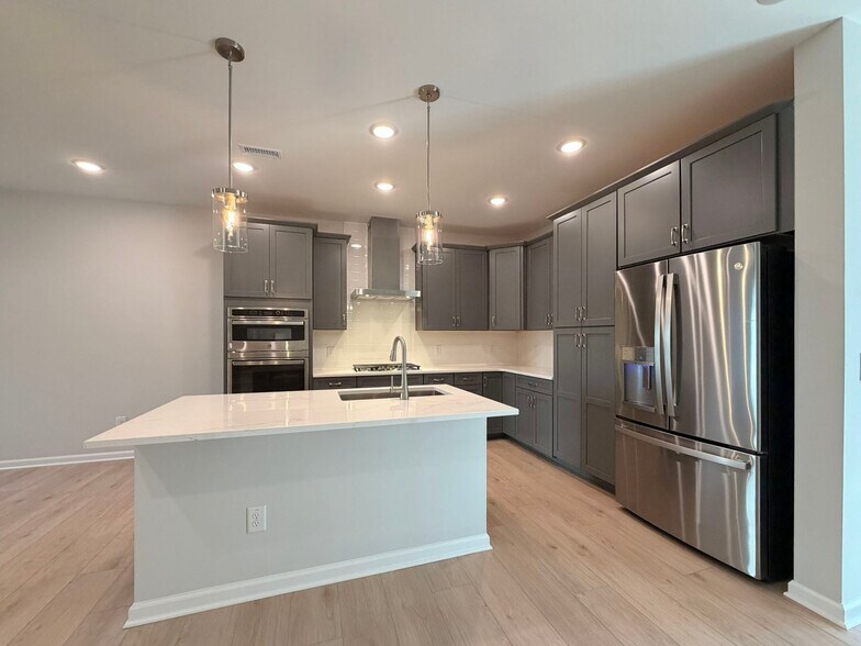 Building Photo - 2459 Englemann Dr