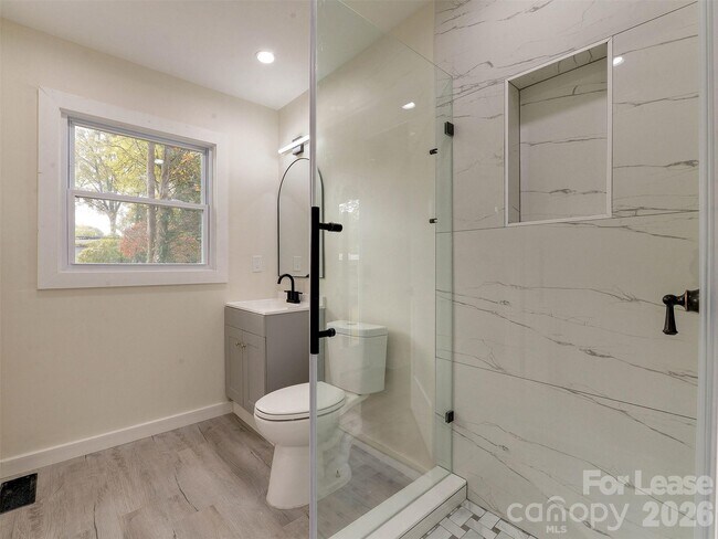 Building Photo - 2721 Mayflower Rd