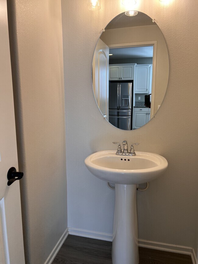 Building Photo - 8090 Cornwall Ct
