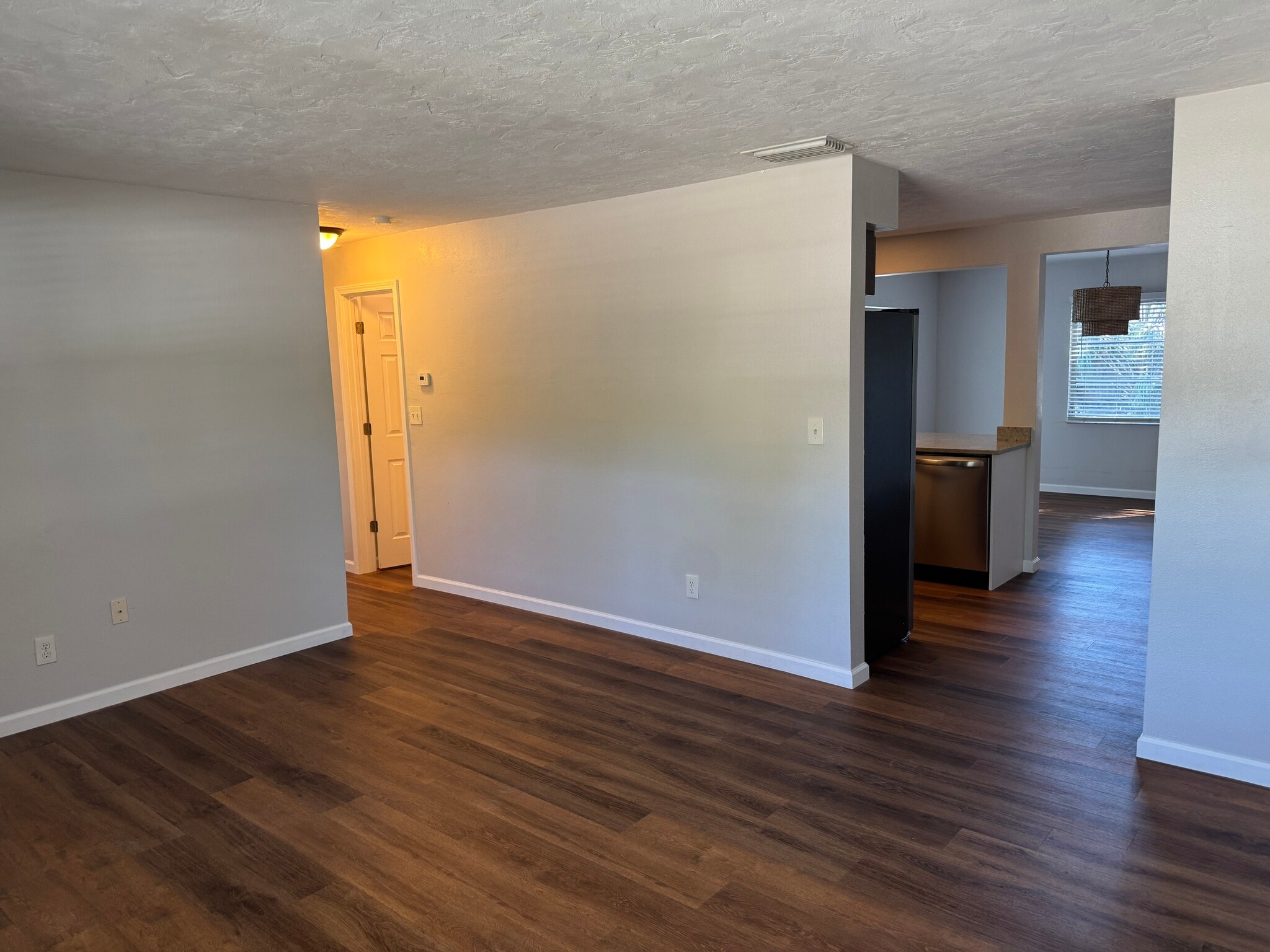 Building Photo - 438 80th Ave N