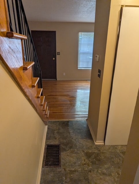 Building Photo - 2816 E 10th St