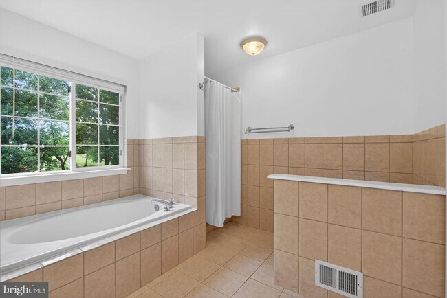 Building Photo - 10545 Winged Elm Cir