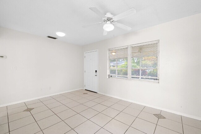 Building Photo - 5107 26th Ave S