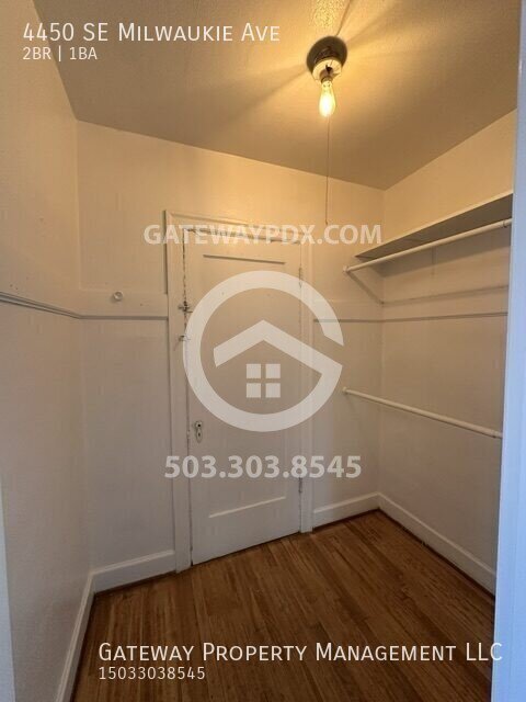 Building Photo - 4450 SE Milwaukie Ave
