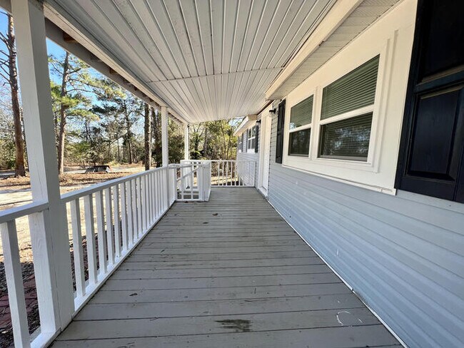 Building Photo - 723 Wren Rd
