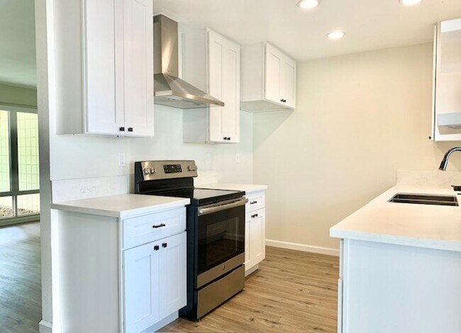 Building Photo - 109 E Channel Islands Blvd