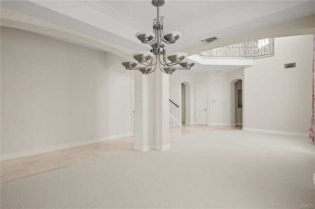 Building Photo - 711 N Paulina Ave