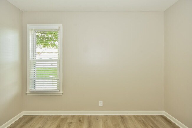 Building Photo - 183 Township Dr