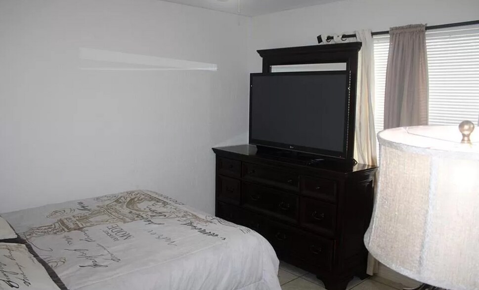 Building Photo - 4405 Thomasson Ln