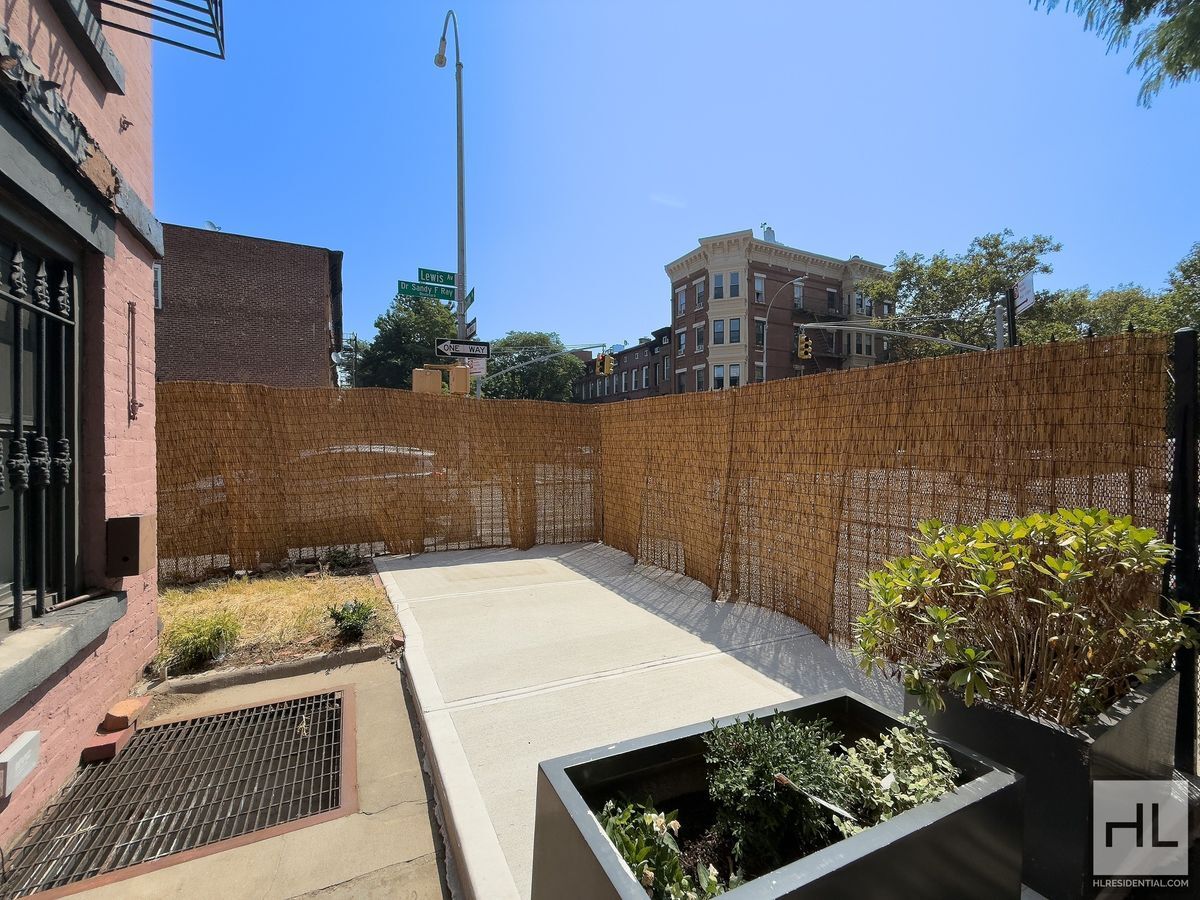 Building Photo - GREENE AVENUE / Spacious Bed-Stuy 2-Bed 1....