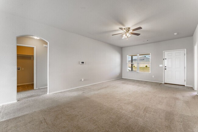 Building Photo - 848 NW Evans Cir