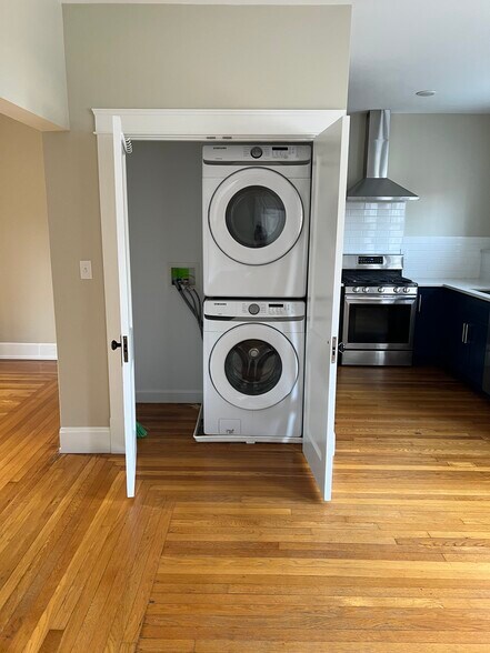 Building Photo - 601 Overton St