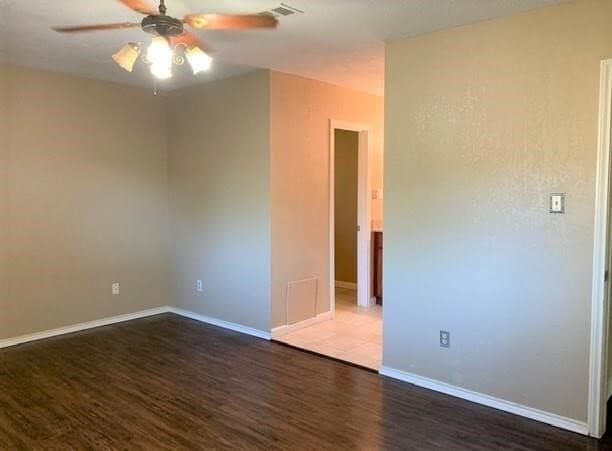 Building Photo - 2123 Williamsburg Ct S